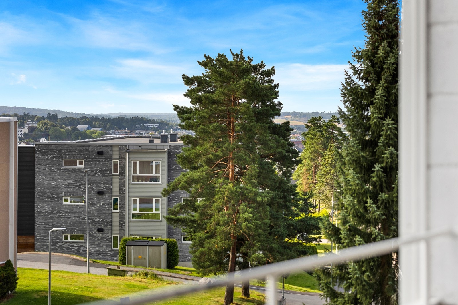 Vid utsikt i fra verandaen Galleribilde