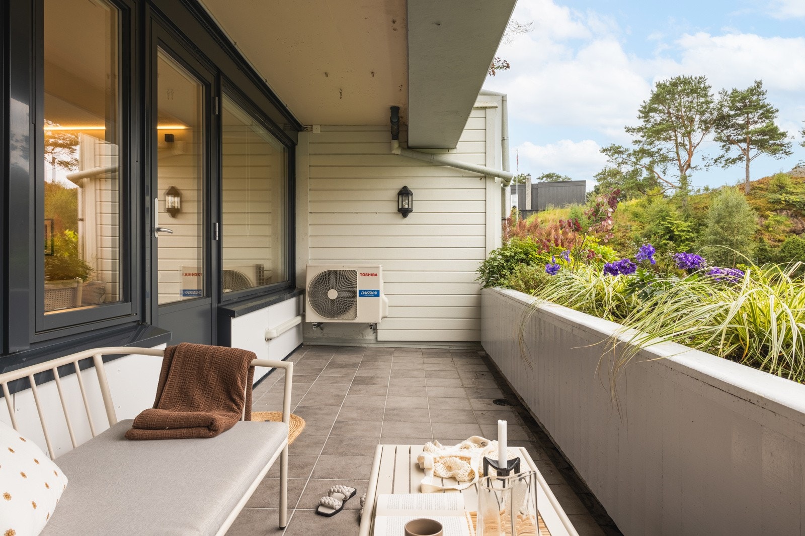 Fra stuen er det utgang til en romslig balkong på 12,8 kvm med gode solforhold. Galleribilde