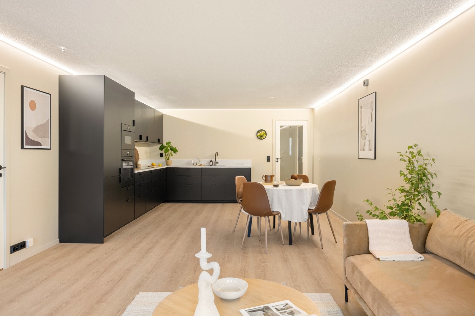 Eie eiendomsmegling ved Daniel Rye har gleden av å presentere denne flotte leiligheten Bjørndalsskogen 145! Galleribilde