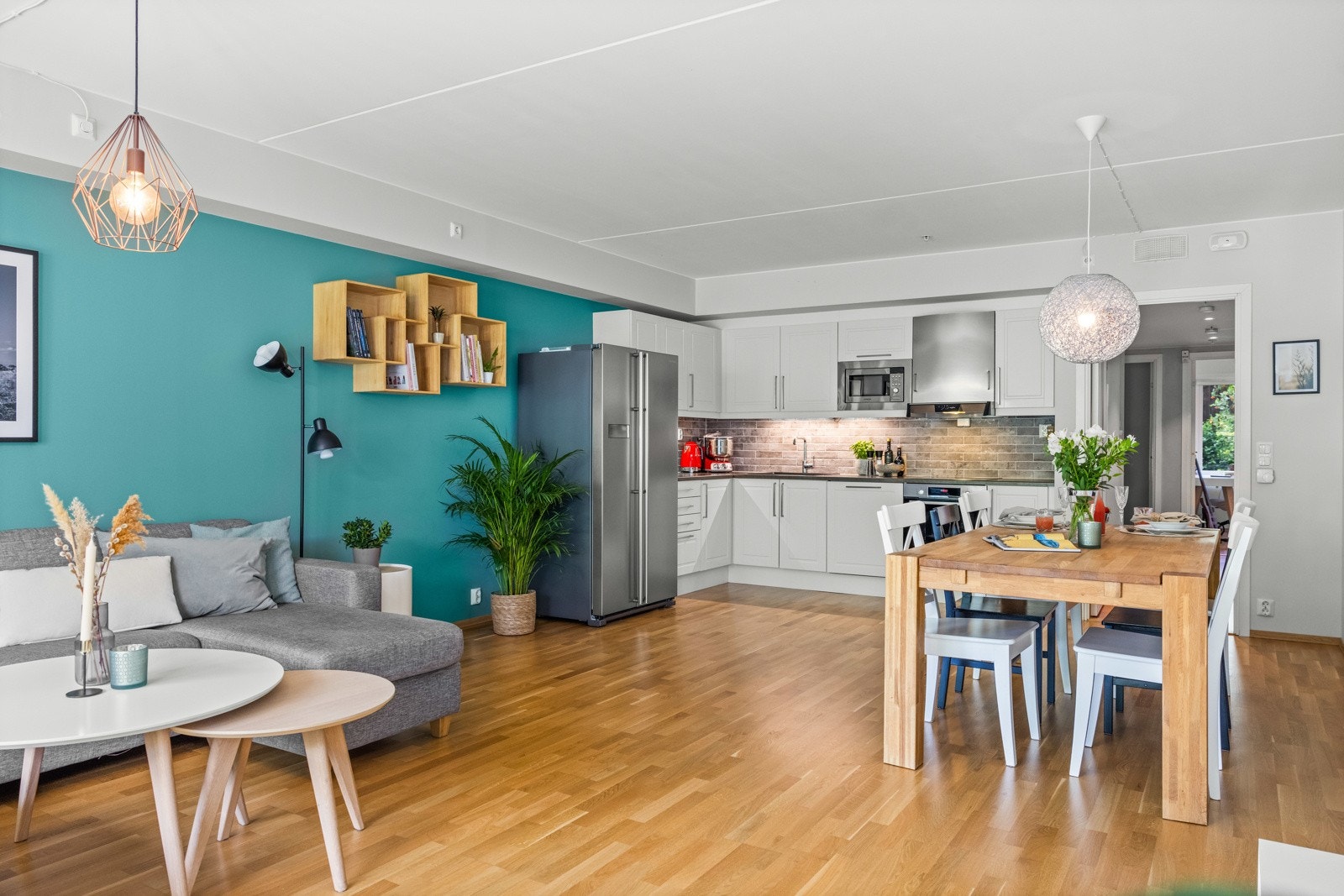 God plass til sofagruppe og spisebord Galleribilde