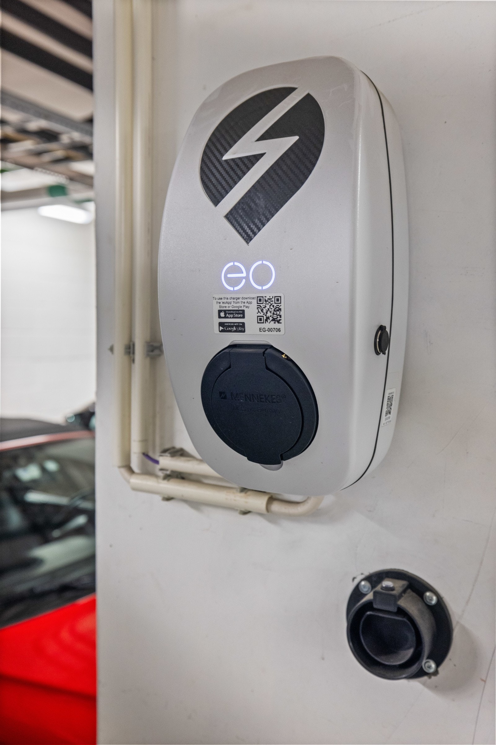 Elbillader er montert og medfølger Galleribilde