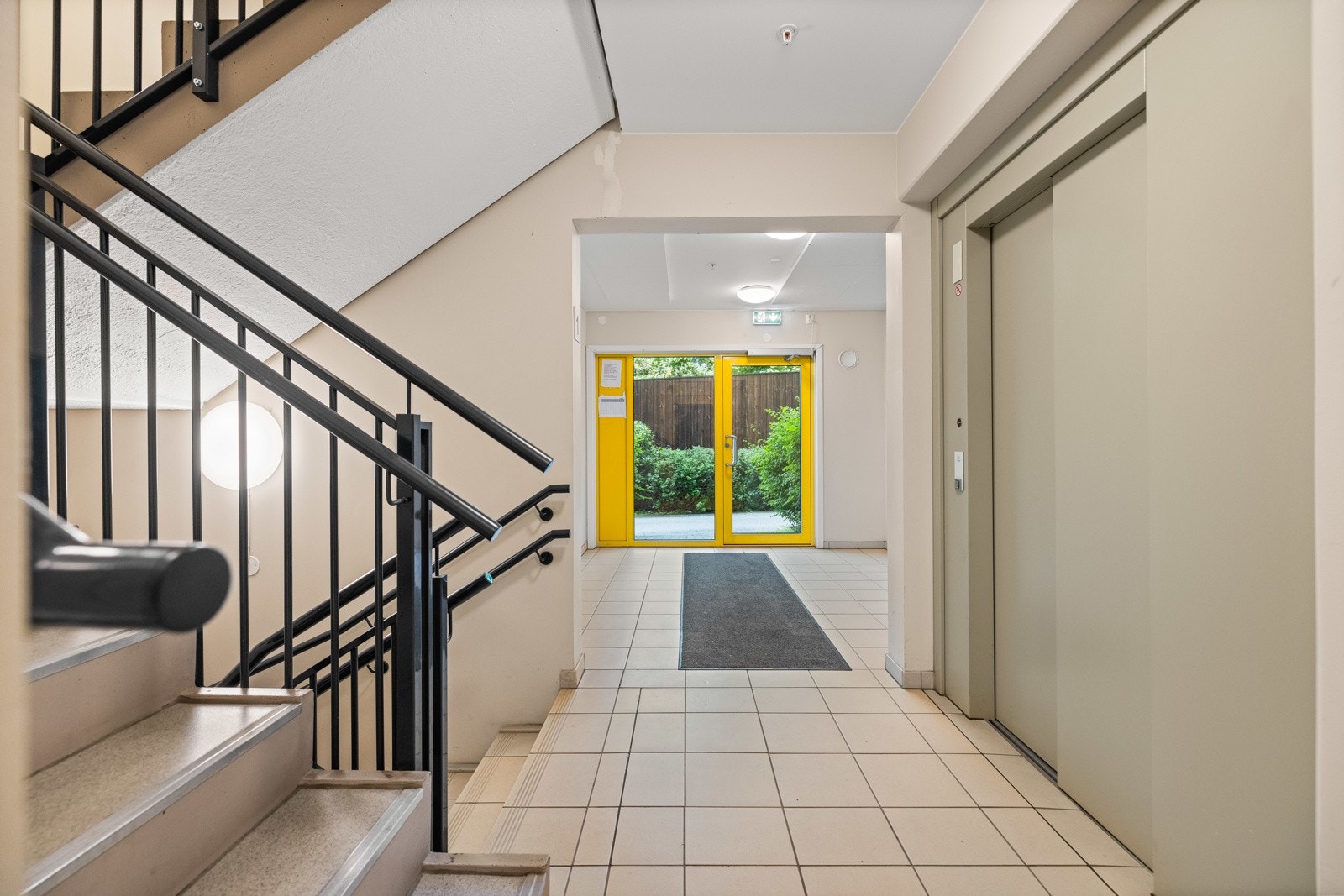 Trappefri adkomst og heis til garasje, bod og sykkelparkering Galleribilde