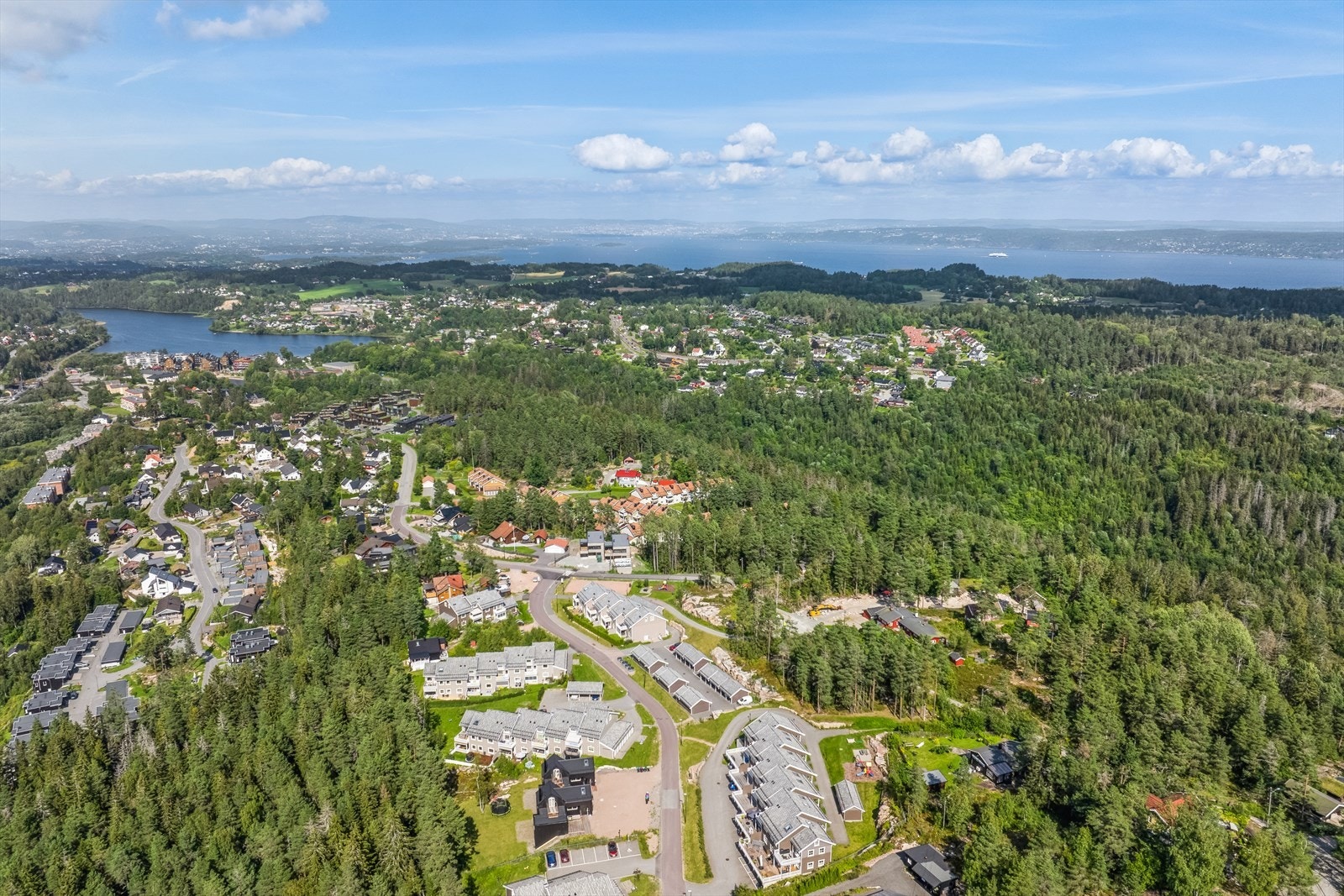 Utsikt over et rolig og familievennlig nabolag. Galleribilde