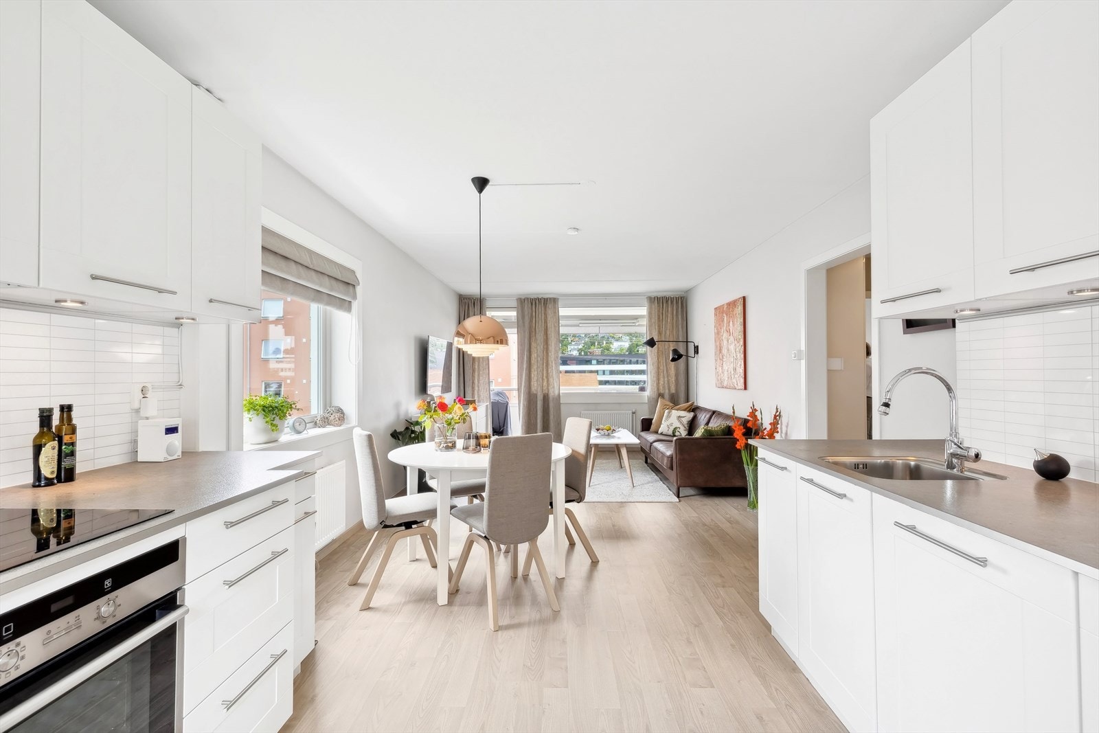 Her får også spisegruppen sin naturlige plassering mellom sonene. Galleribilde