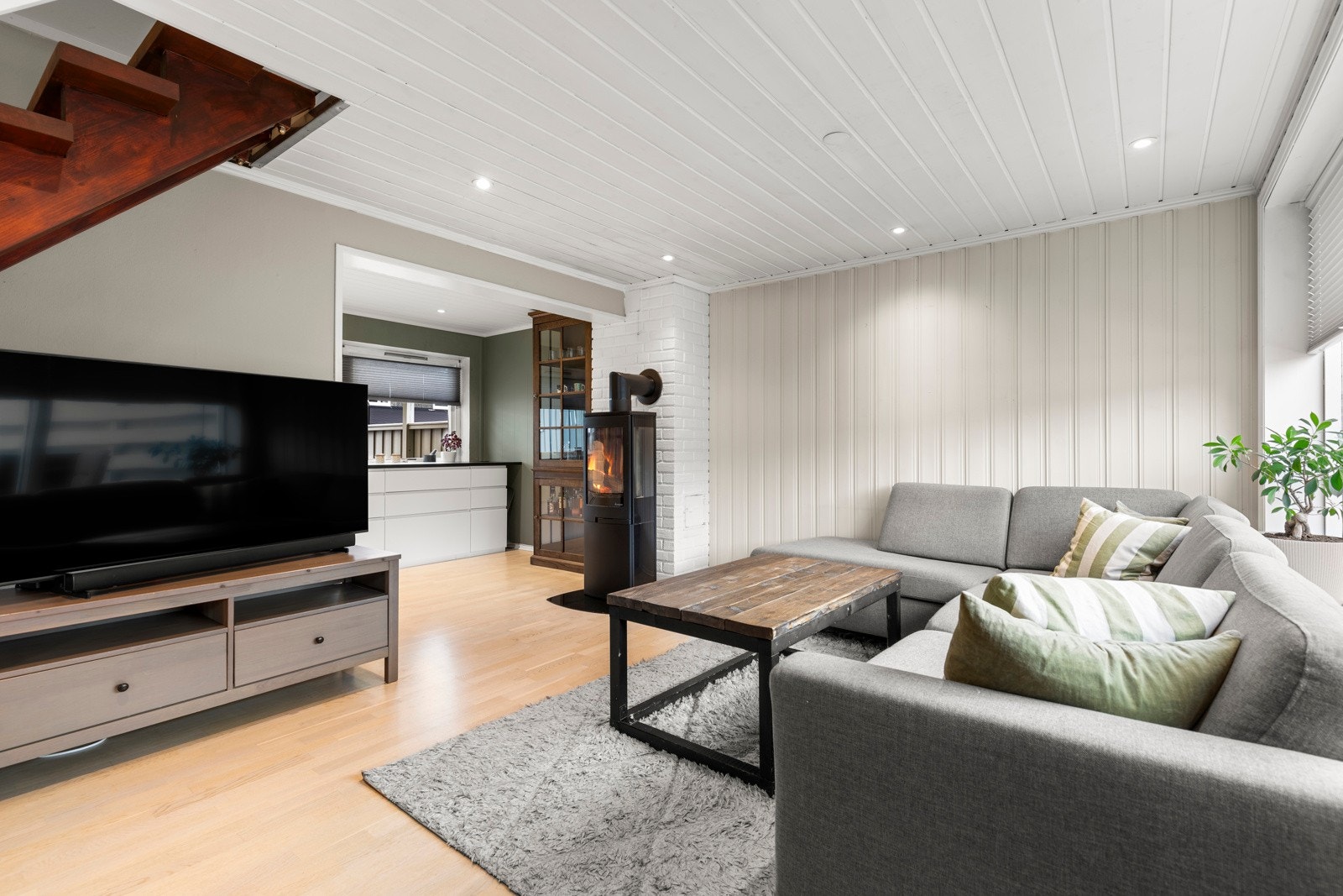 Stuen er innbydende og romslig. Galleribilde