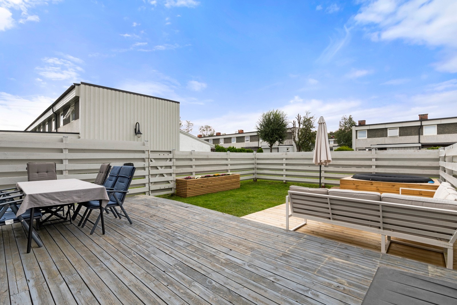 Terrasse ca 50 kvm med gode solforhold. Galleribilde