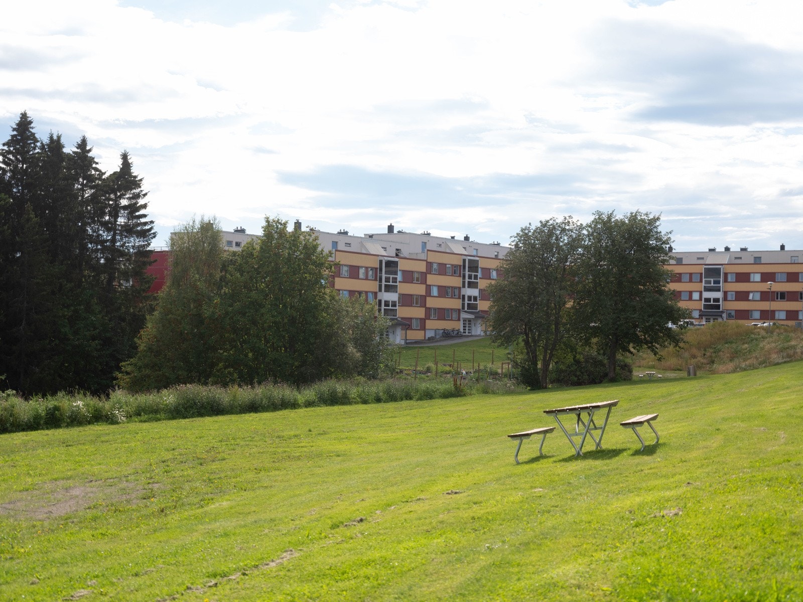 Borettslaget har et totalt tomteareal på nesten 90 mål, med fine uteområder til disposisjon for andelseierne. Galleribilde