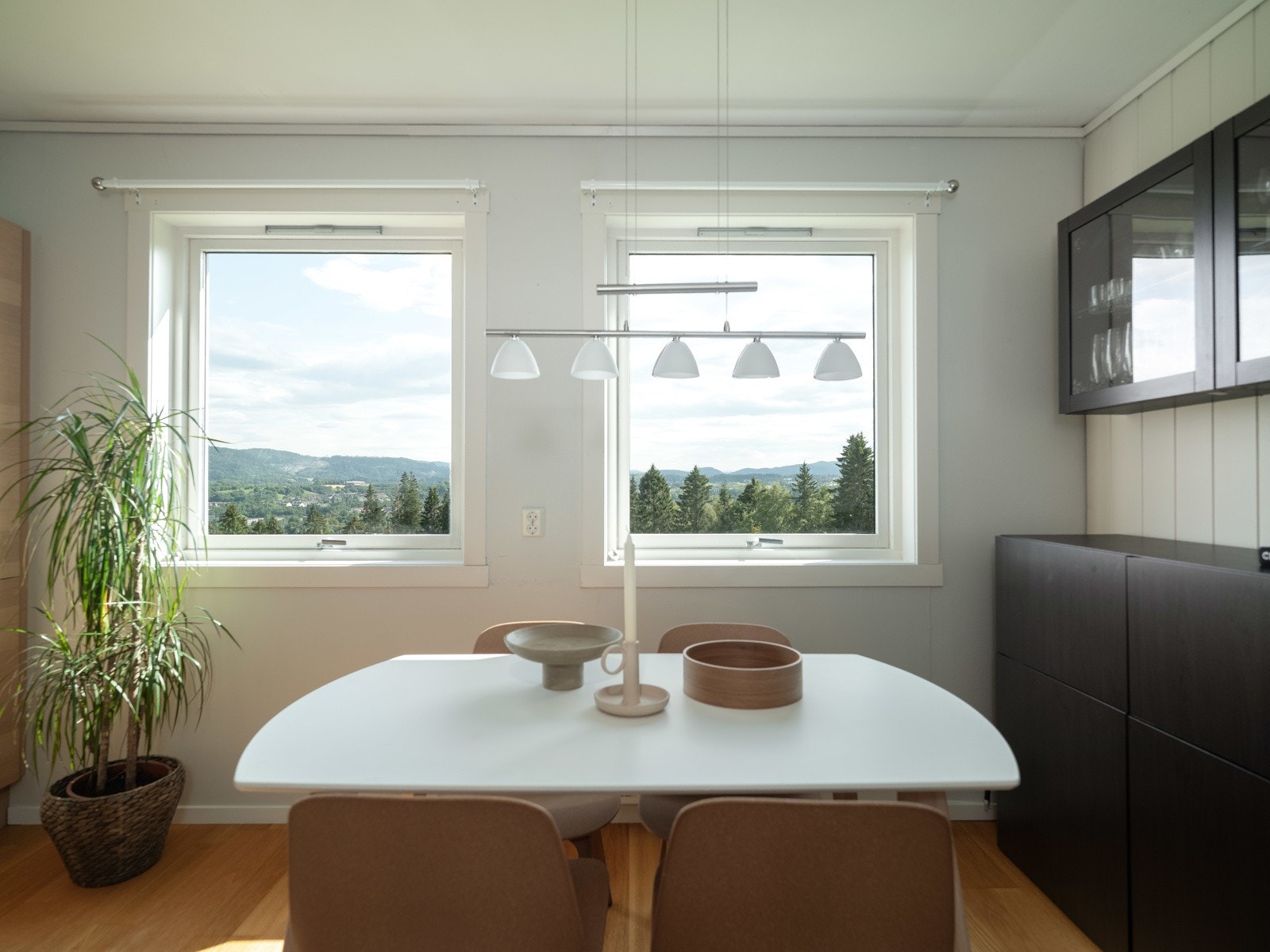 Her har man også god plass til etablering av en større spisegruppe. Galleribilde