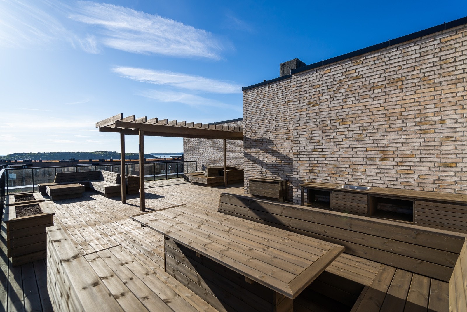 Felles takterrasse med nydelig sjøutsikt og solforhold Galleribilde
