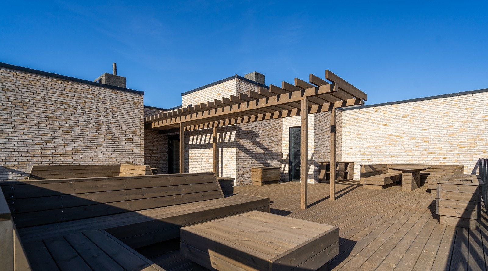 Felles takterrasse med nydelig sjøutsikt og solforhold Galleribilde