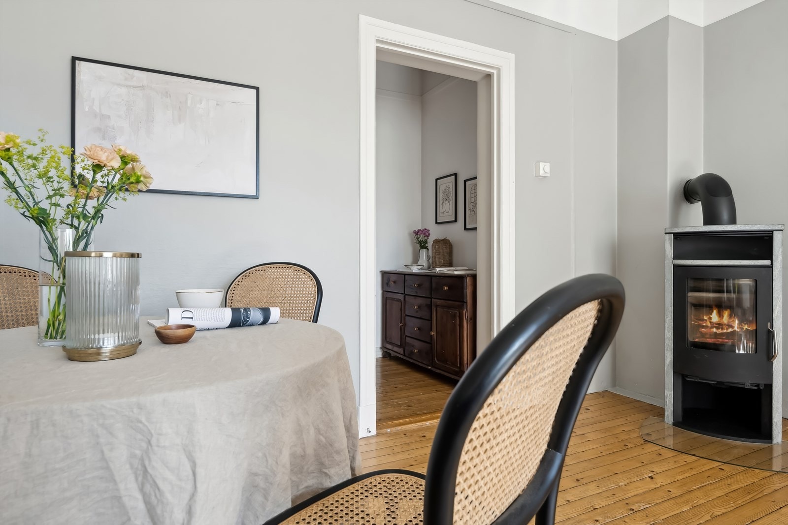 Her finner du en ovn som sørger for ekstra hygge og varme på kalde dager. Galleribilde