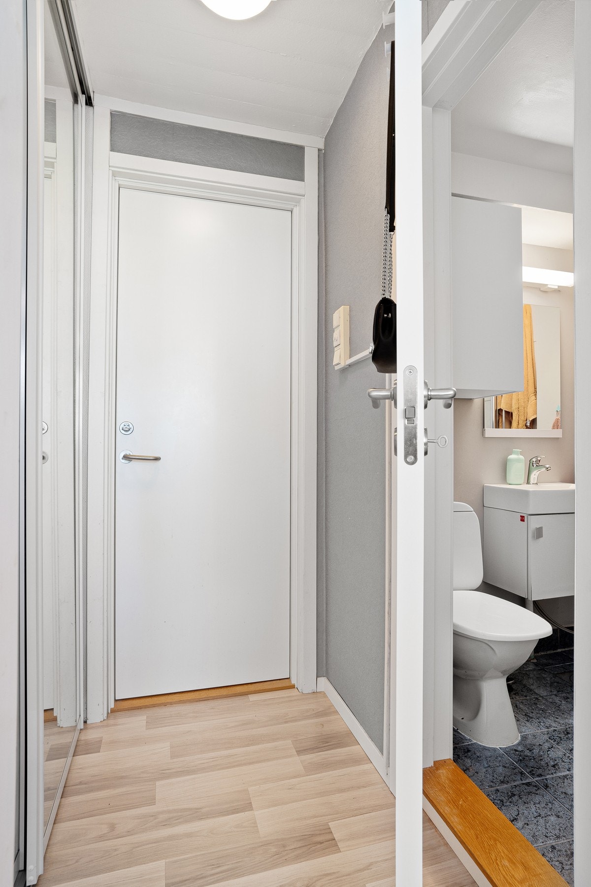 Fra entréen har man tilgang til badet. Galleribilde