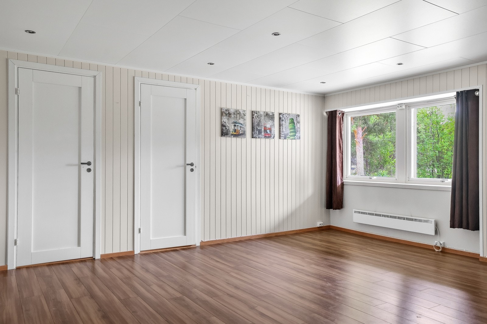 Her er det en ytterligere stue, som også kan brukes til for.eksempel kontor. Galleribilde