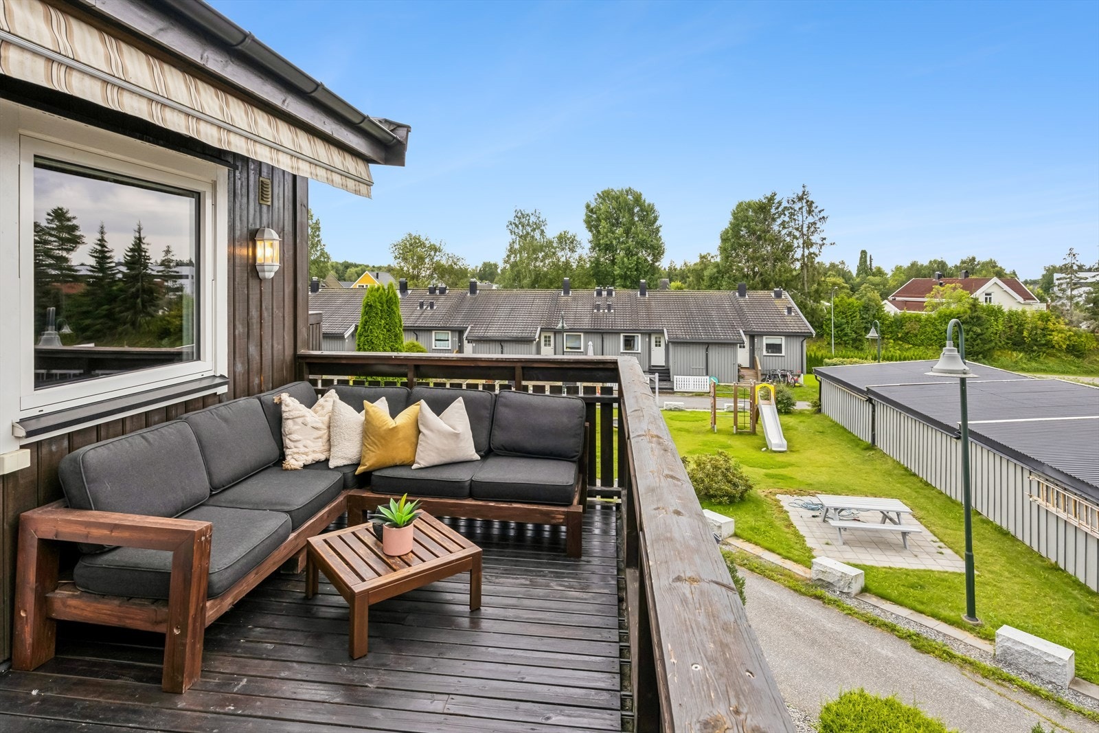 Her kan man nyte gode solforhold og et hyggelig utsyn over nabolaget. Galleribilde