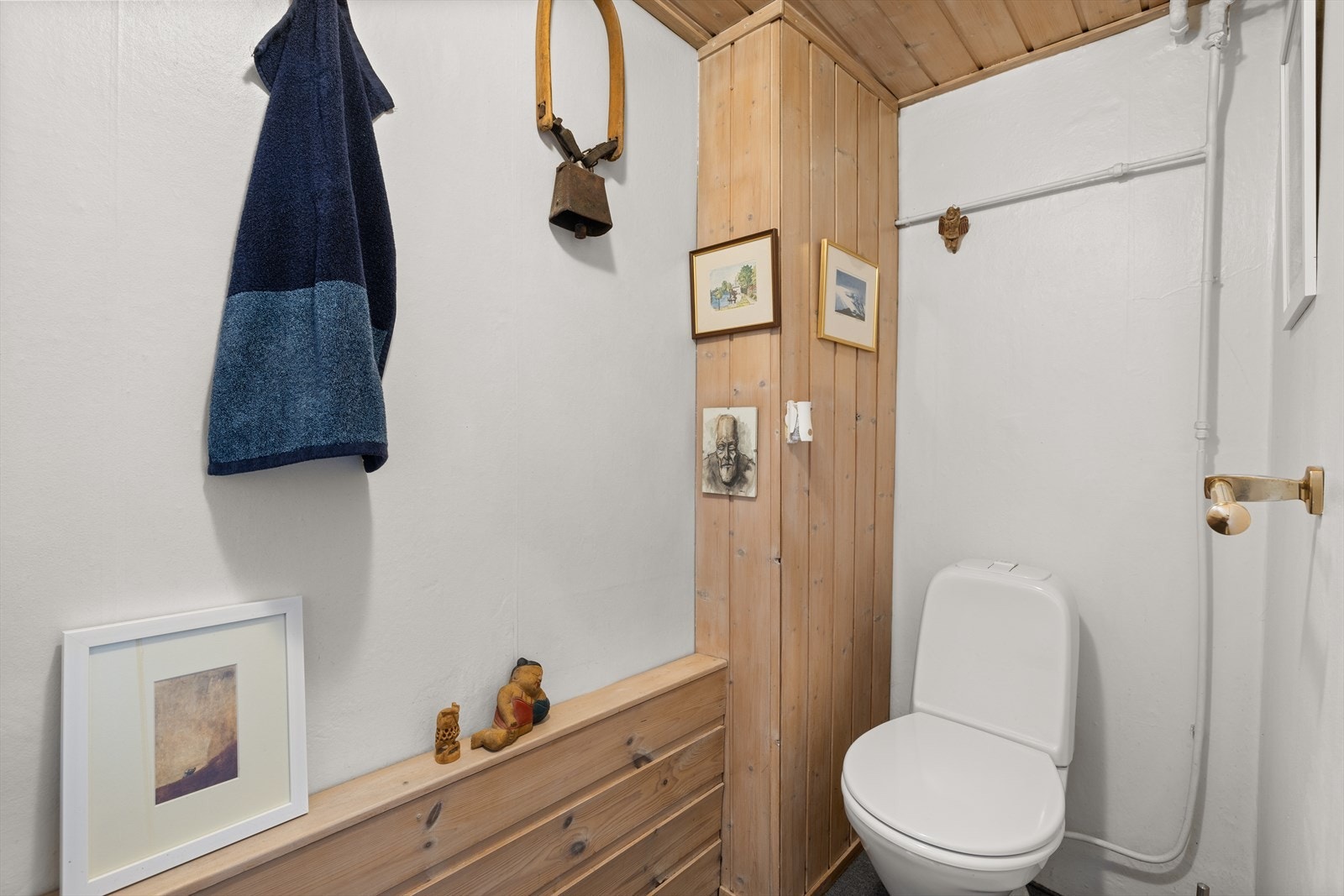 Wc i kjeller. Galleribilde