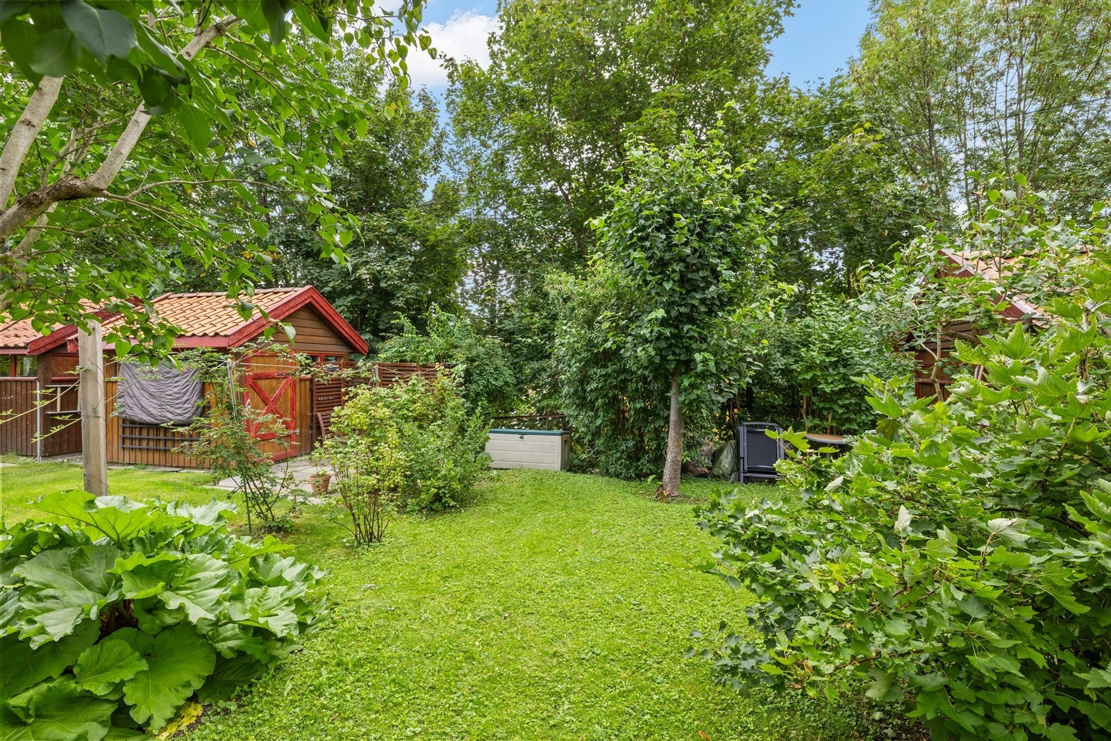 Urtehage er på plass. Det også mulig å sette opp en hagebod gir lagringsplass til alle redskaper. Galleribilde