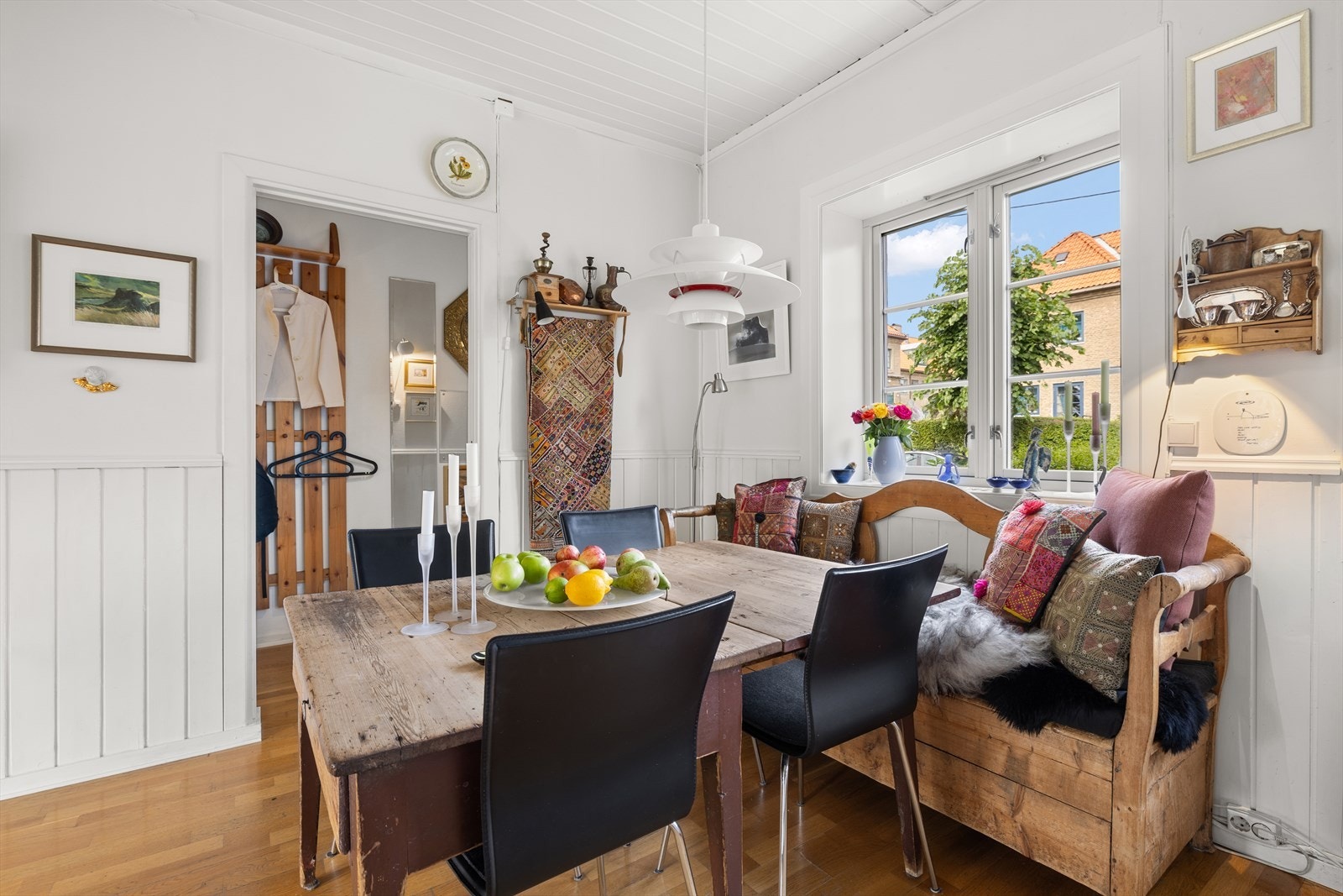 Plass til spisebord for middagsgjester. Galleribilde