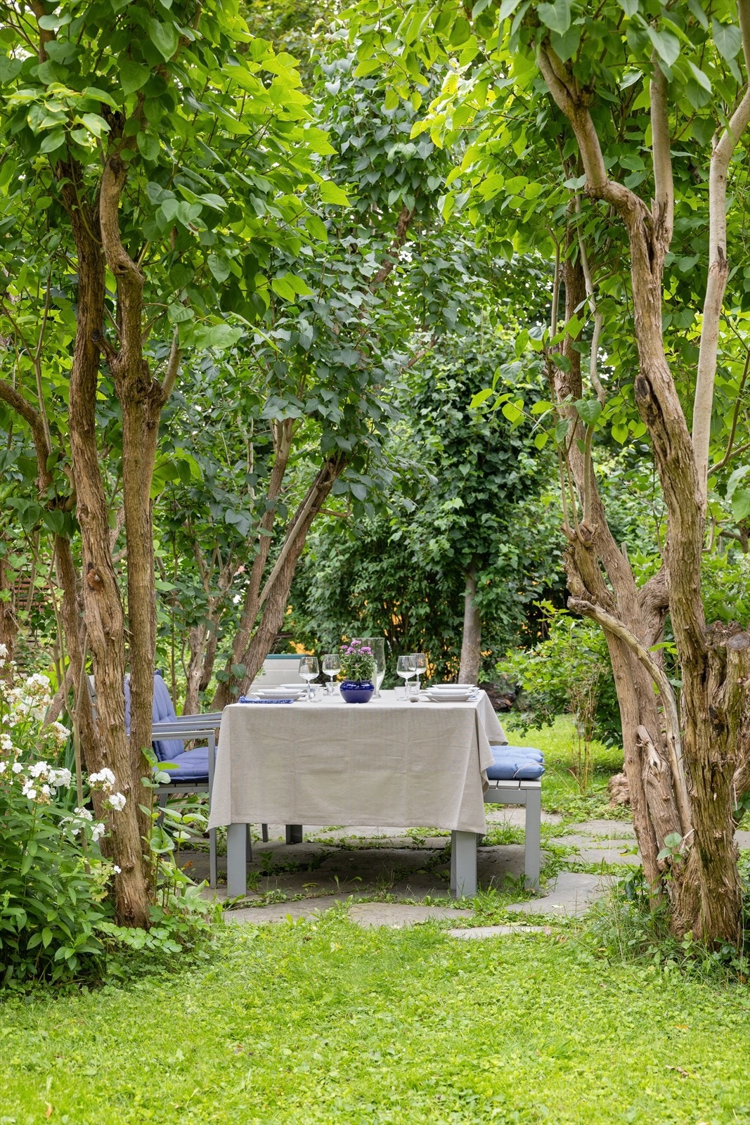 Her er en av de få originale syrin-paviljongene bevart, og det er liv hele sommerhalvåret! Galleribilde