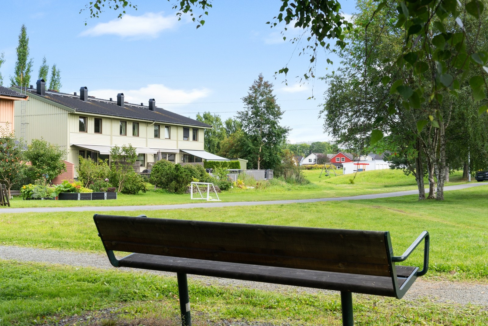 Fine uteområder med internveier i borettslaget Galleribilde