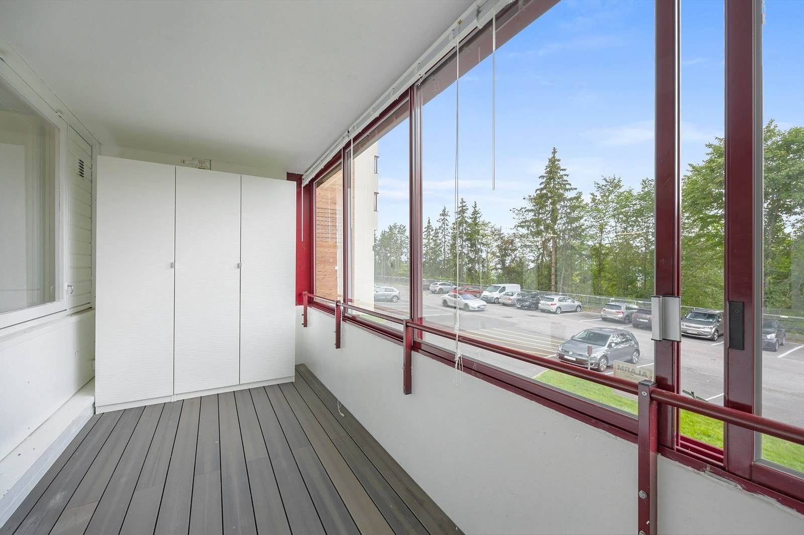 Nordvestvendt innglasset balkong på ca. 13 kvm. Galleribilde