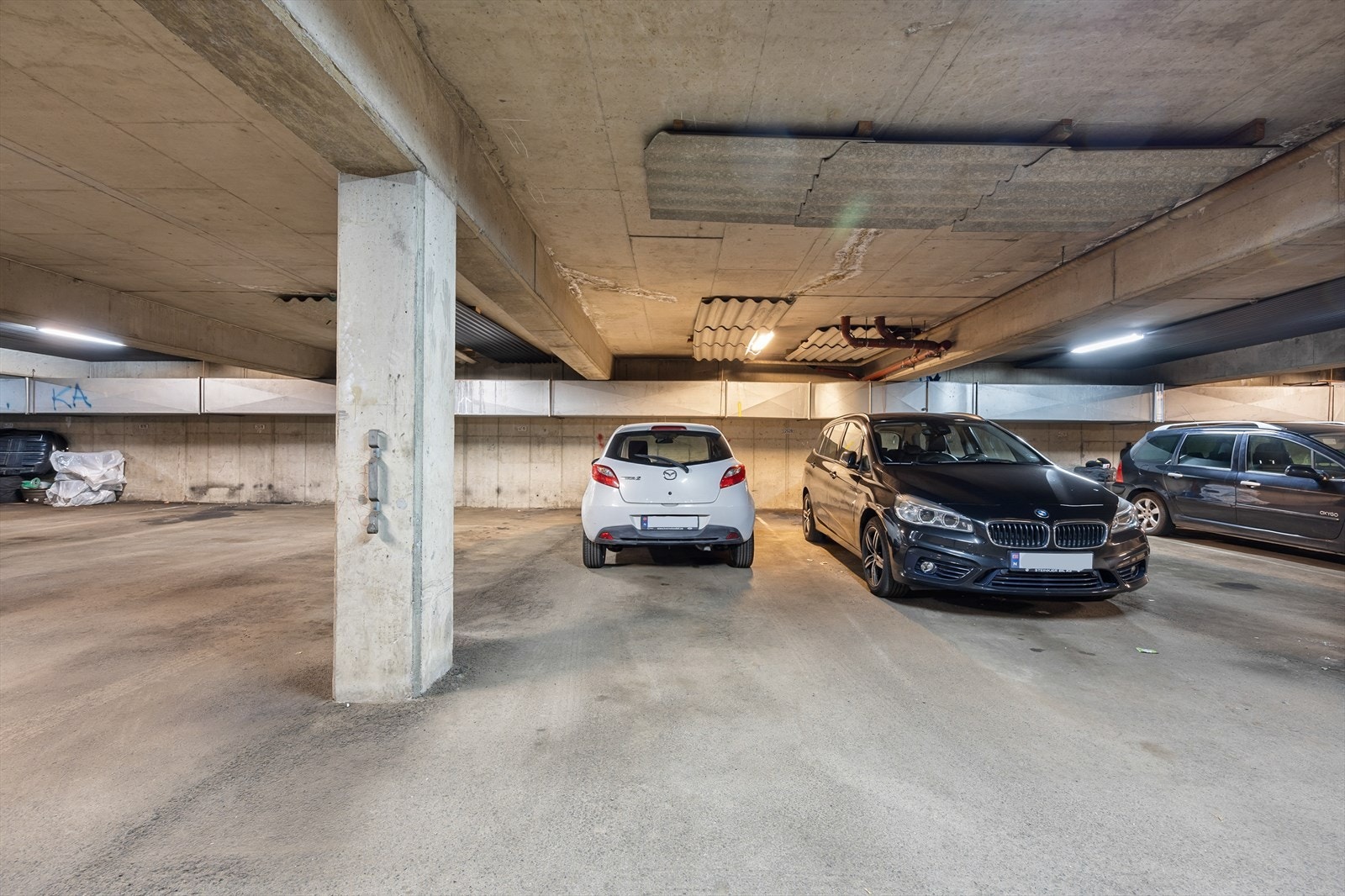 Leiligheten disponerer en parkeringsplass i fellesgarasje. Galleribilde