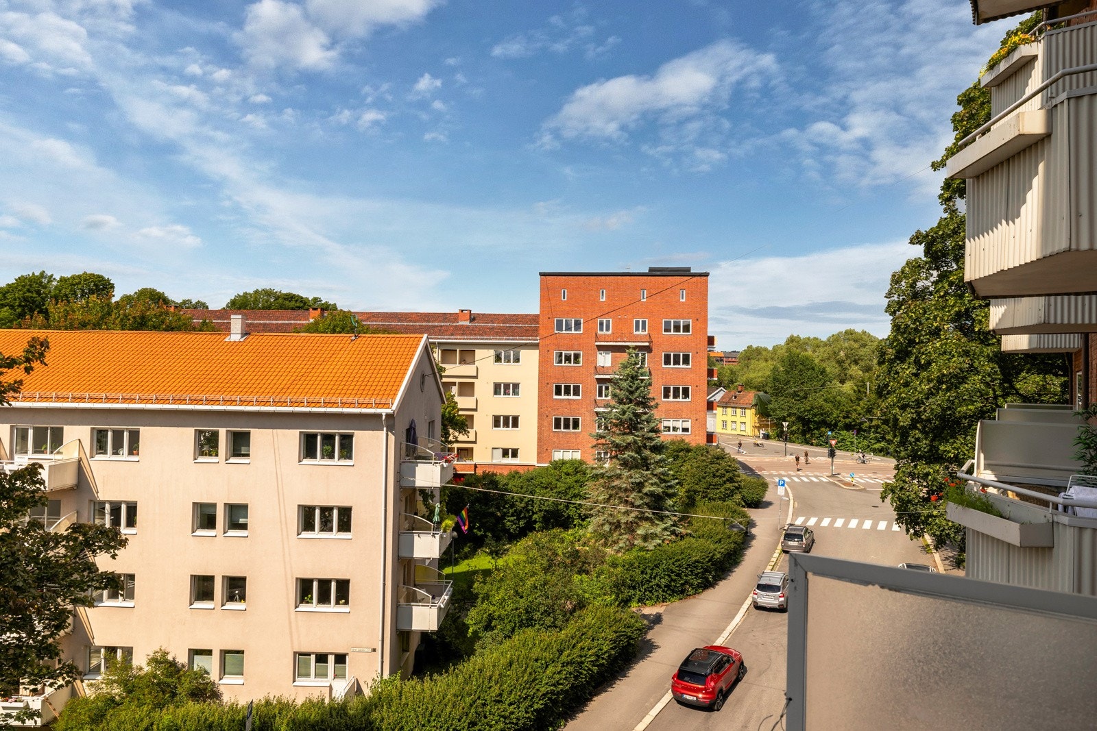 Den gode avstanden til byggene rundt sikrer gode solforhold. Galleribilde