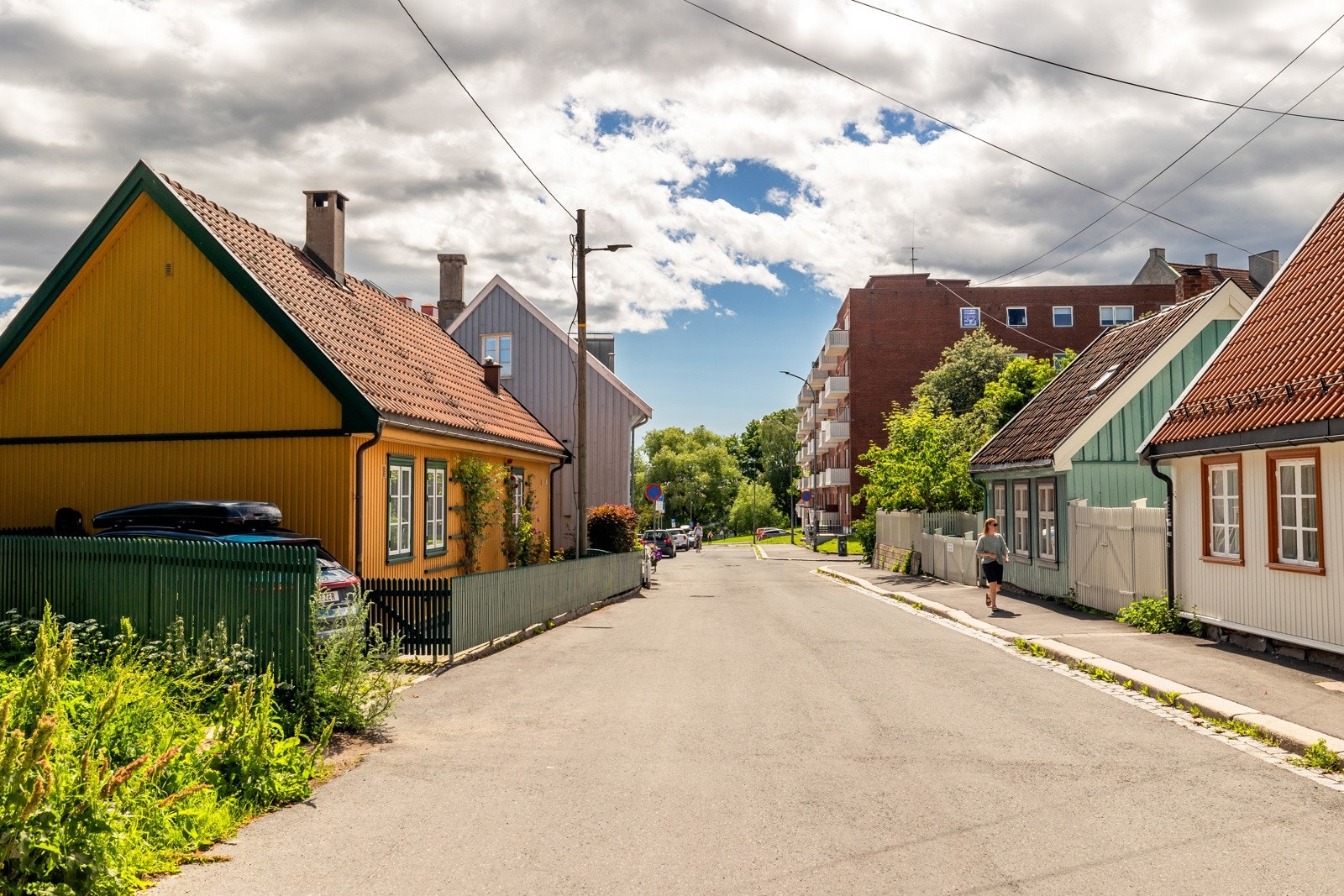 Flotte fargerike trehusbebyggelsen langs Maridalsveien. Galleribilde