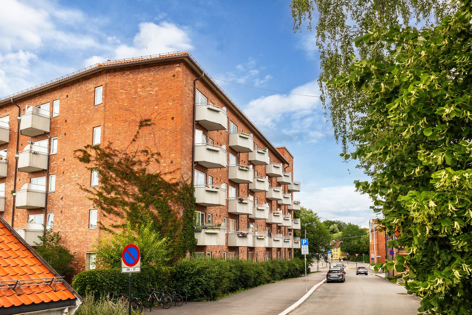 Boligen ligger også nær flotte park- og grøntområder som f.eks. Iladalen park, St. Hanshaugen, samt Birkelunden med et yrende folkeliv, arrangementer og konserter om sommeren. Galleribilde