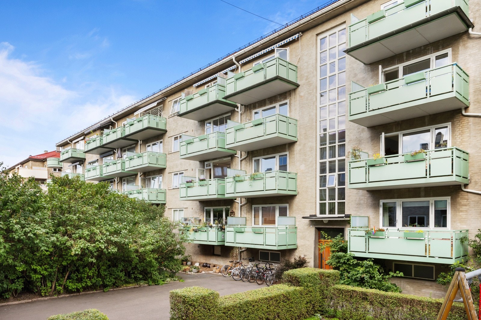 Leiligheten disponerer i tillegg loftsbod og kjellerbod. Galleribilde