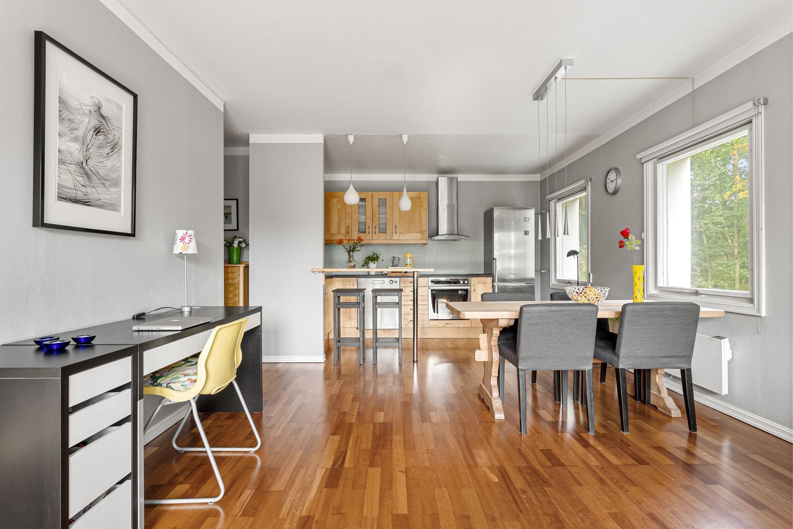 Veldig hyggelig med god plass til stor spisebordsgruppe Galleribilde