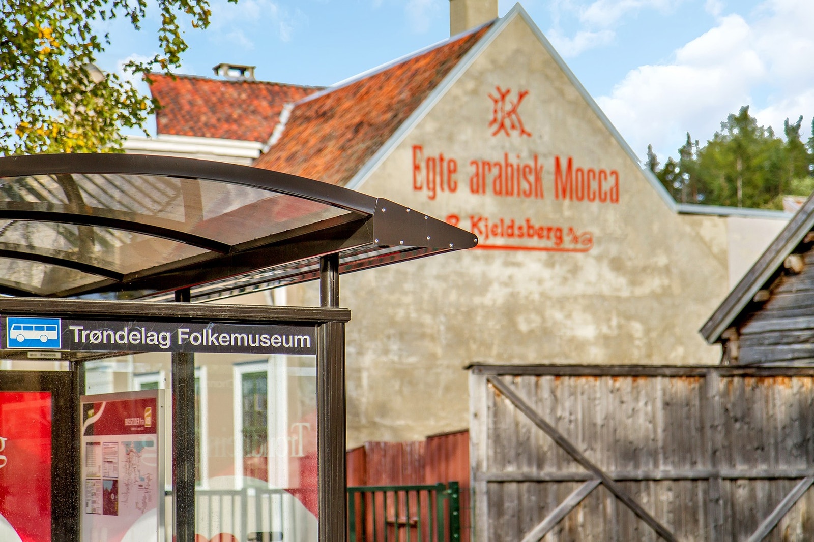 Trøndelag Folkemuseum er et av landets største kulturhistoriske friluftsmuseer og er en kort spasertur unna. Galleribilde