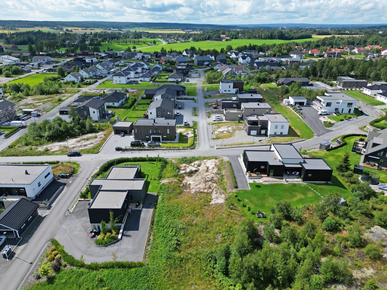 Det er dessuten kun ca. 20 min gange til Rakkestad sentrum på den nye gang- og sykkelveien som er under etablering Galleribilde