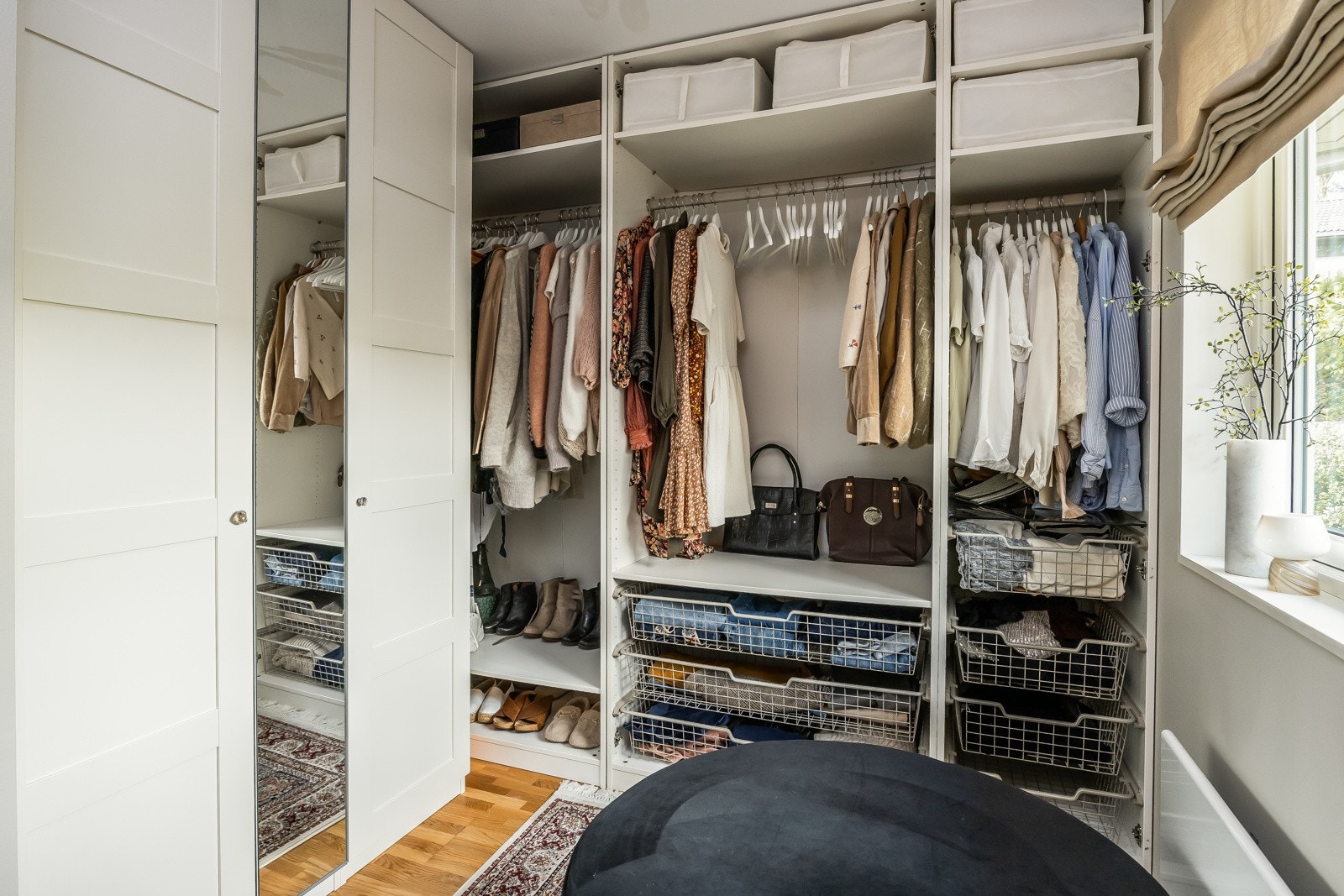 Soverommene 3 på 7m² i 1.etasje. Benyttes i dag som garderoberom. Galleribilde