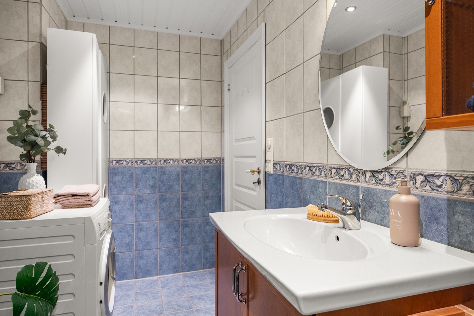 Romslig bad med varmekabler i gulv Galleribilde