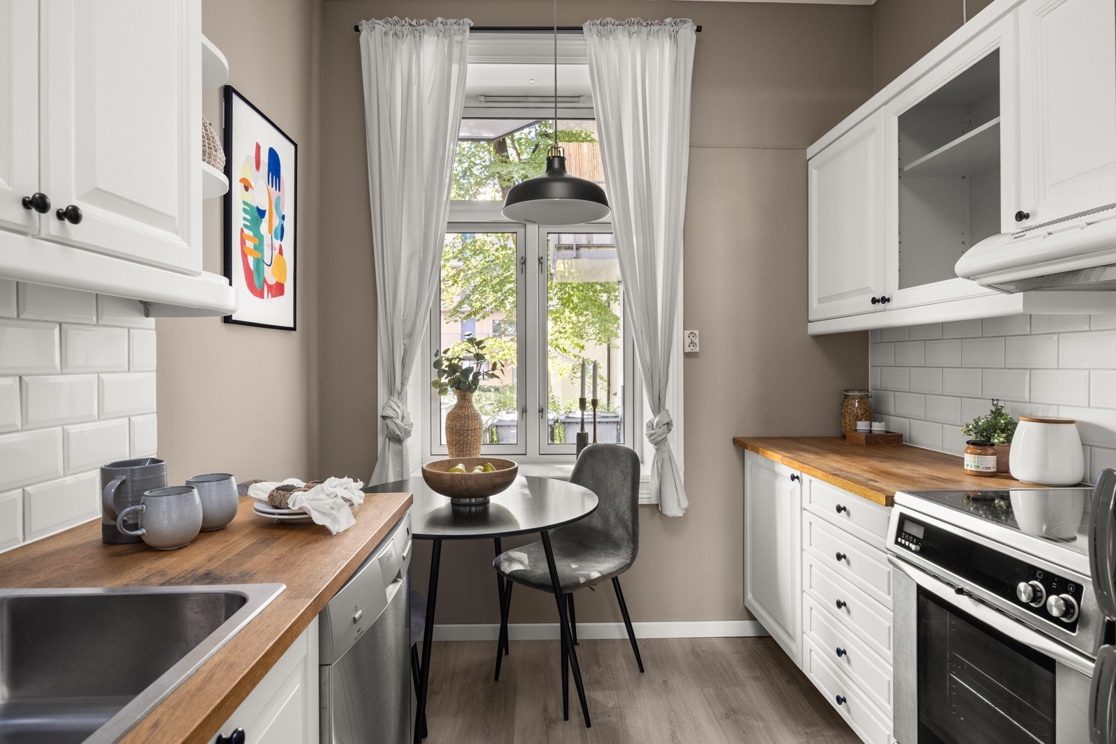 God skap- og benkeplass Galleribilde