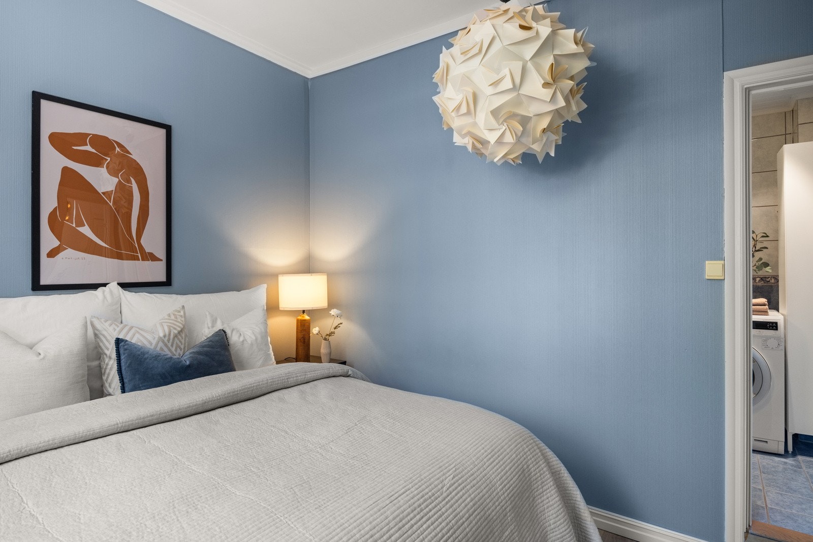 Inngang til baderom fra soverom Galleribilde