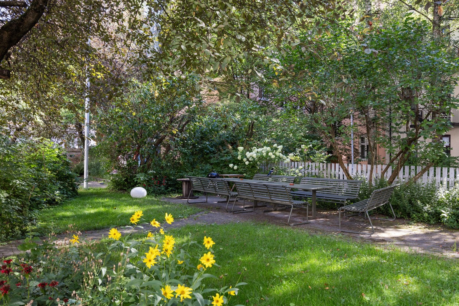 Meget hyggelige utearealer Galleribilde