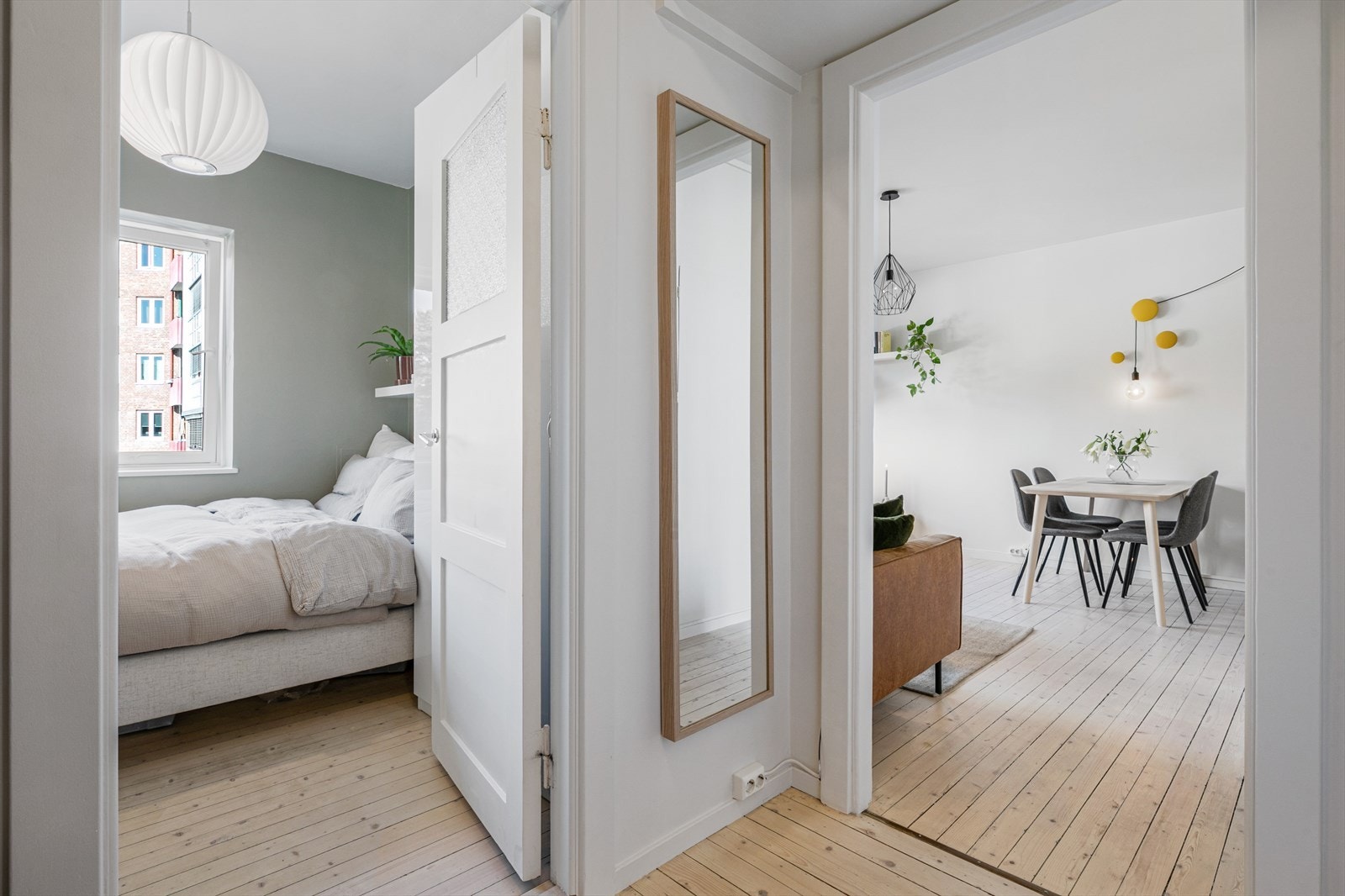 Gangen er det naturlige bindeleddet mellom alle rom i boligen. Galleribilde