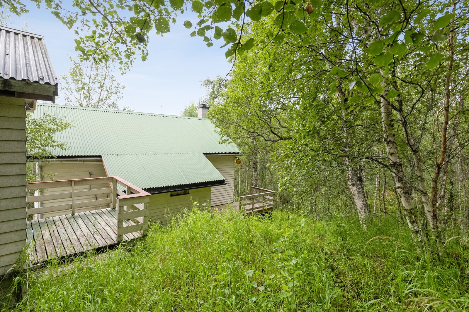 Enkelt å spasere fra annekset og til hytta. Galleribilde