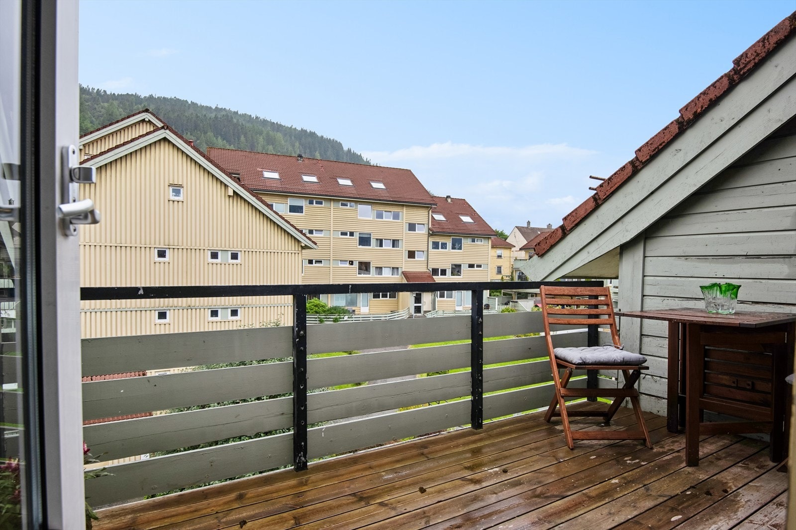 På altan er det montert markise Galleribilde