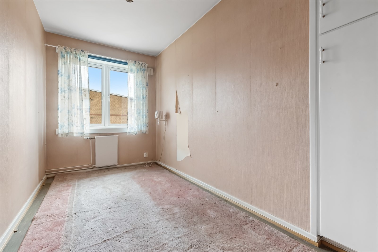 Soverom 2 er også av god størrelse med plass til dobbeltseng og annet ønskelig møblement. Galleribilde