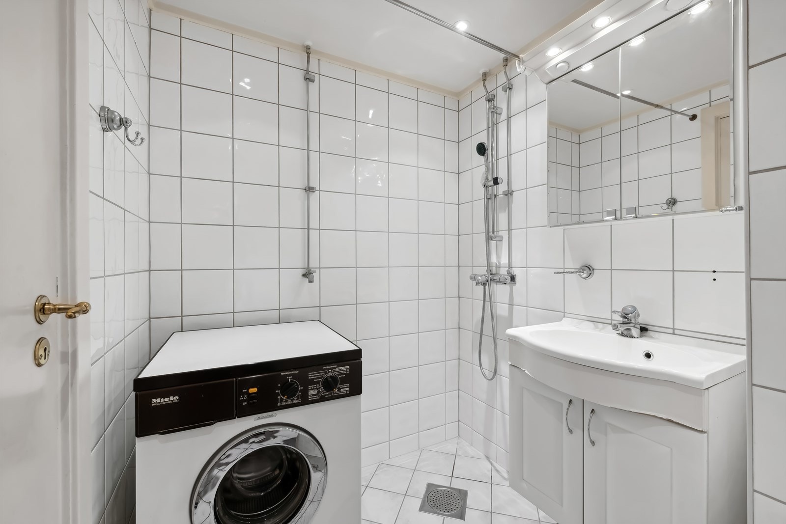 Det er opplegg for vaskemaskin/tørketrommel. Galleribilde