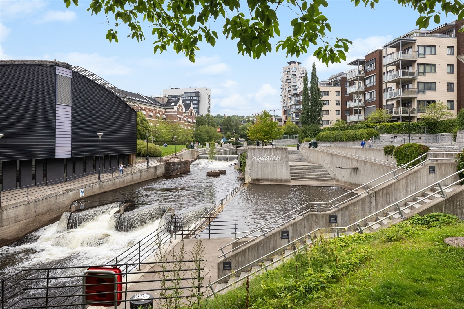 Akerselva "rett utenfor" døren Galleribilde
