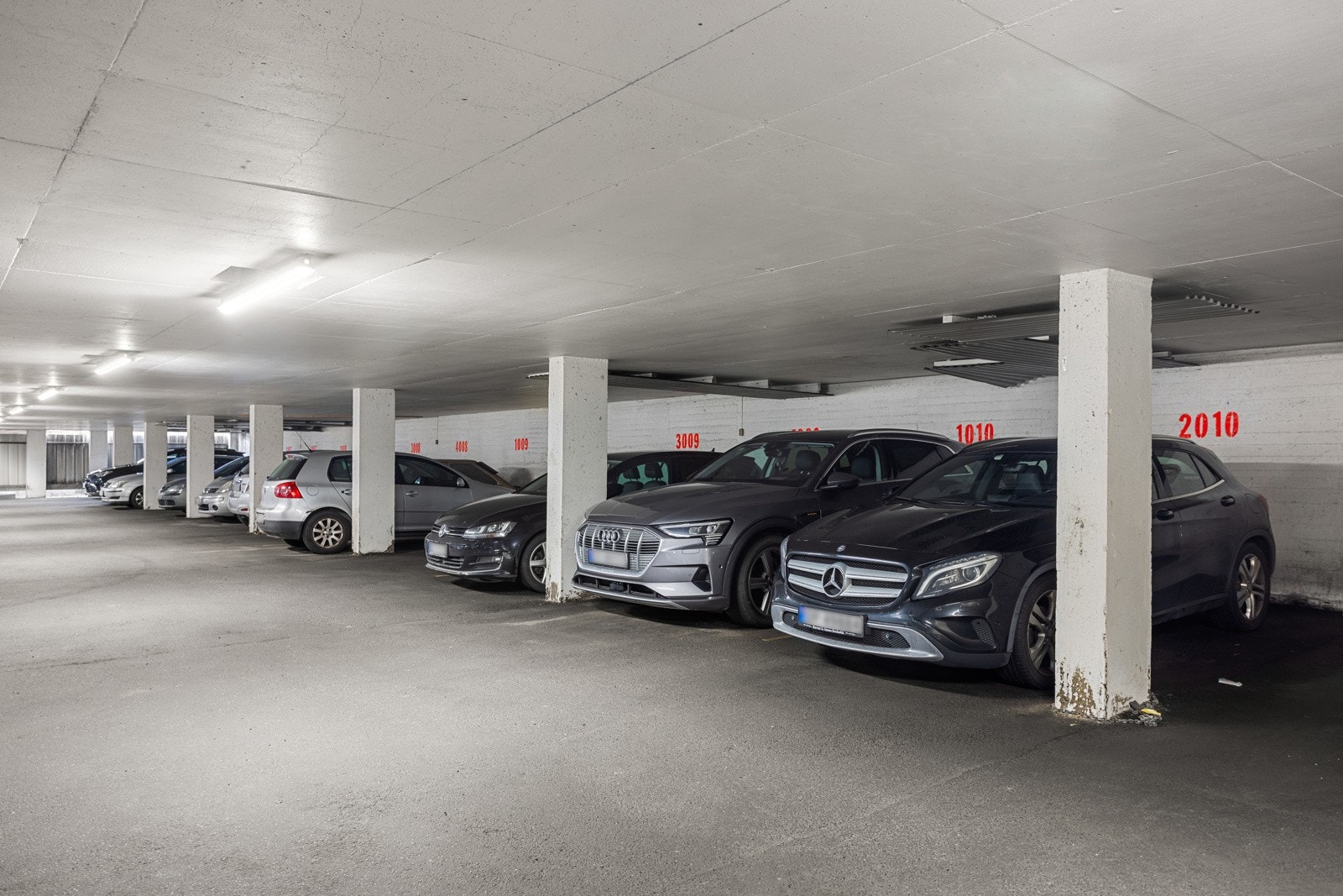 Leiligheten disponerer egen p-plass i felles garasjeanlegg Galleribilde