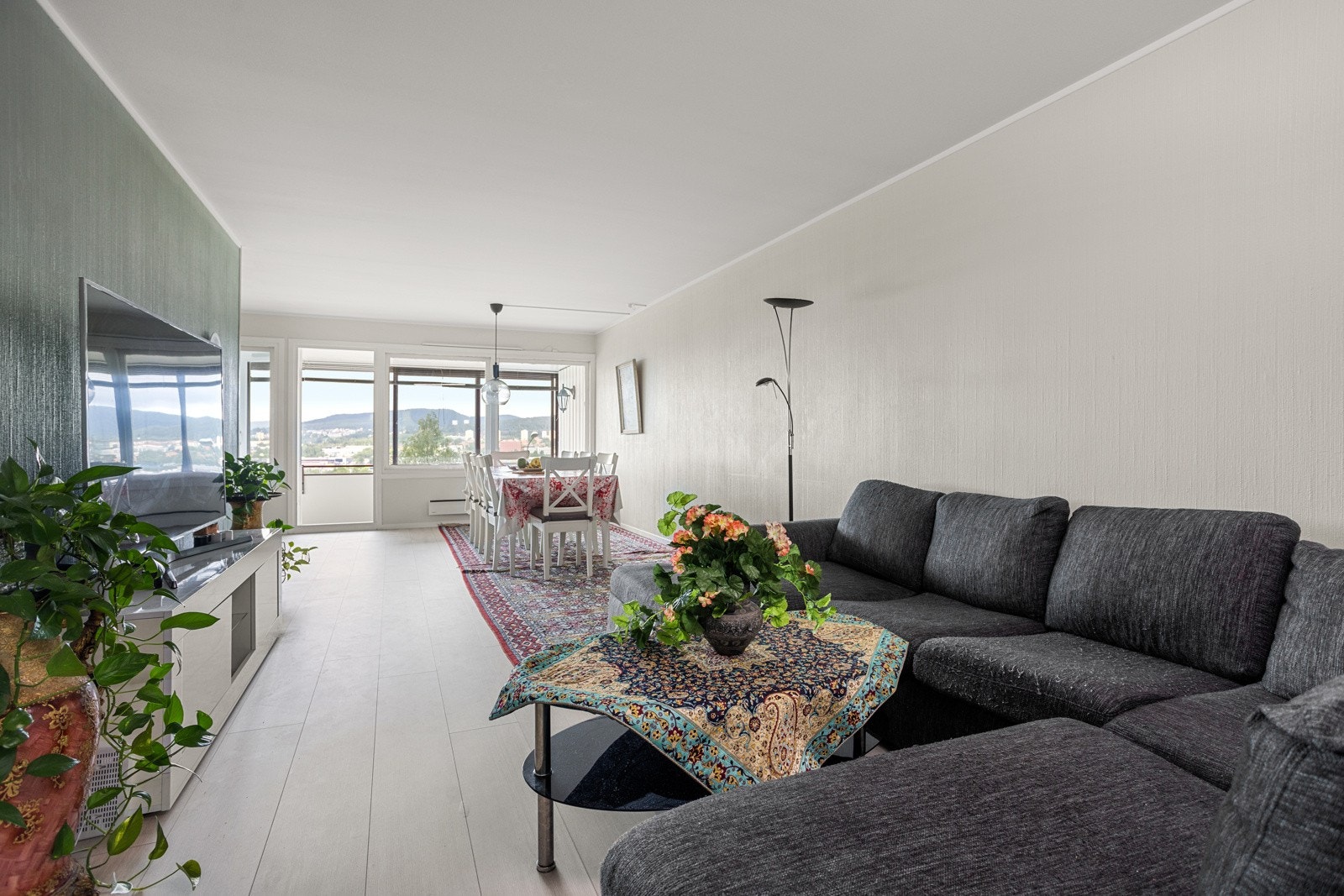 PrivatMegleren Infinita ved Anders Holland-Hverven har gleden av å presentere Tvetenveien 199! Galleribilde