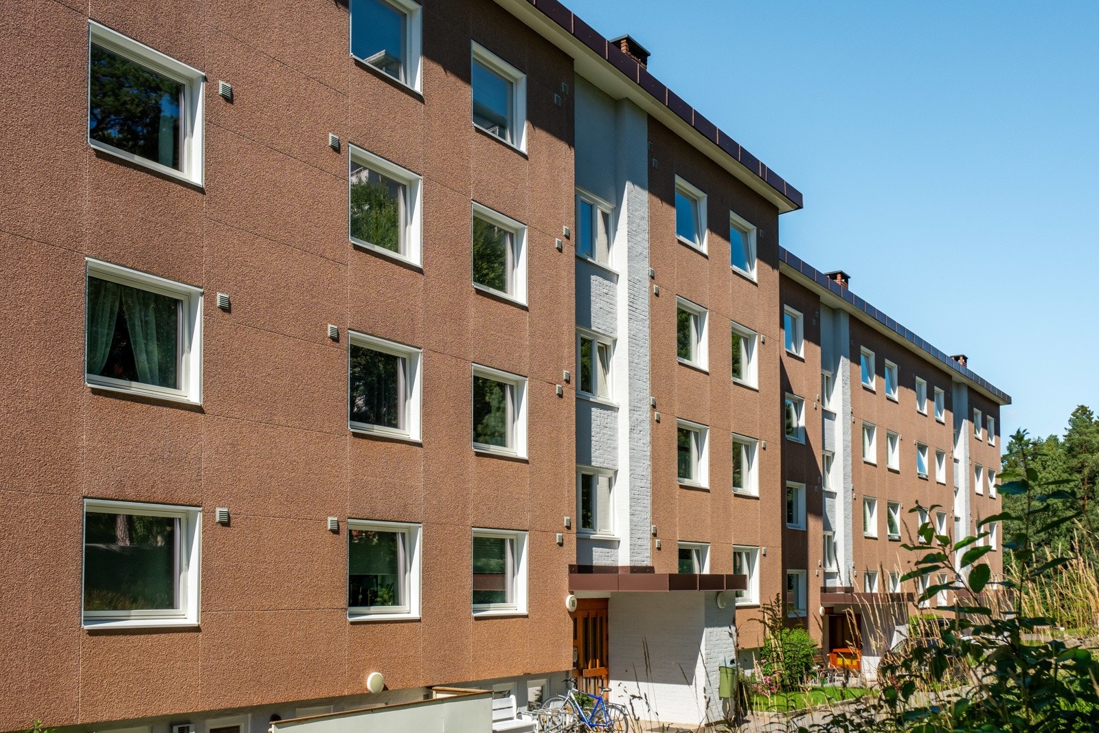 Leiligheten ligger fint til i byggets 3 etasje i et veldrevet borettslag bestående av 344 leiligheter. Galleribilde