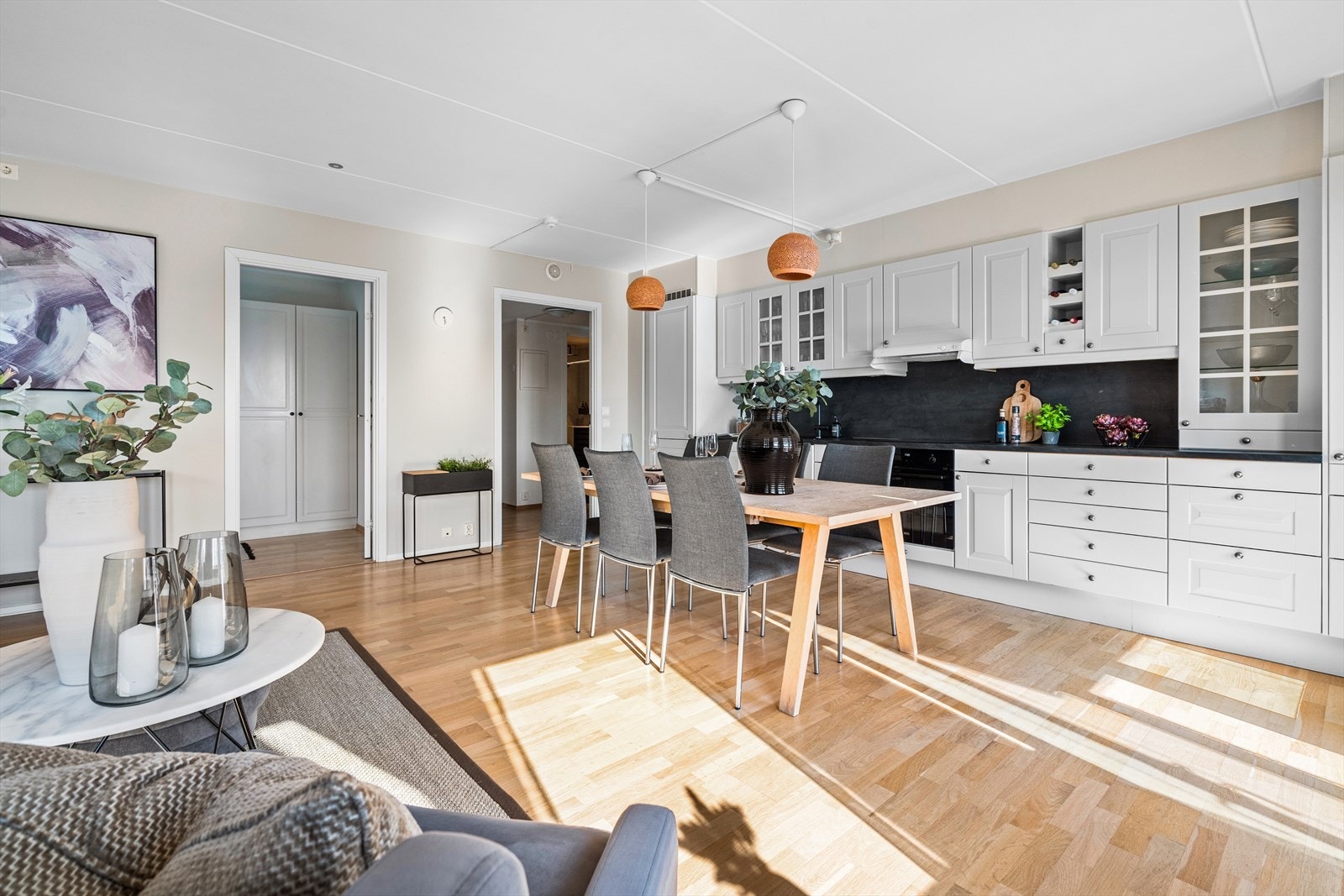 Stuen i retning soverom 3 og gang Galleribilde