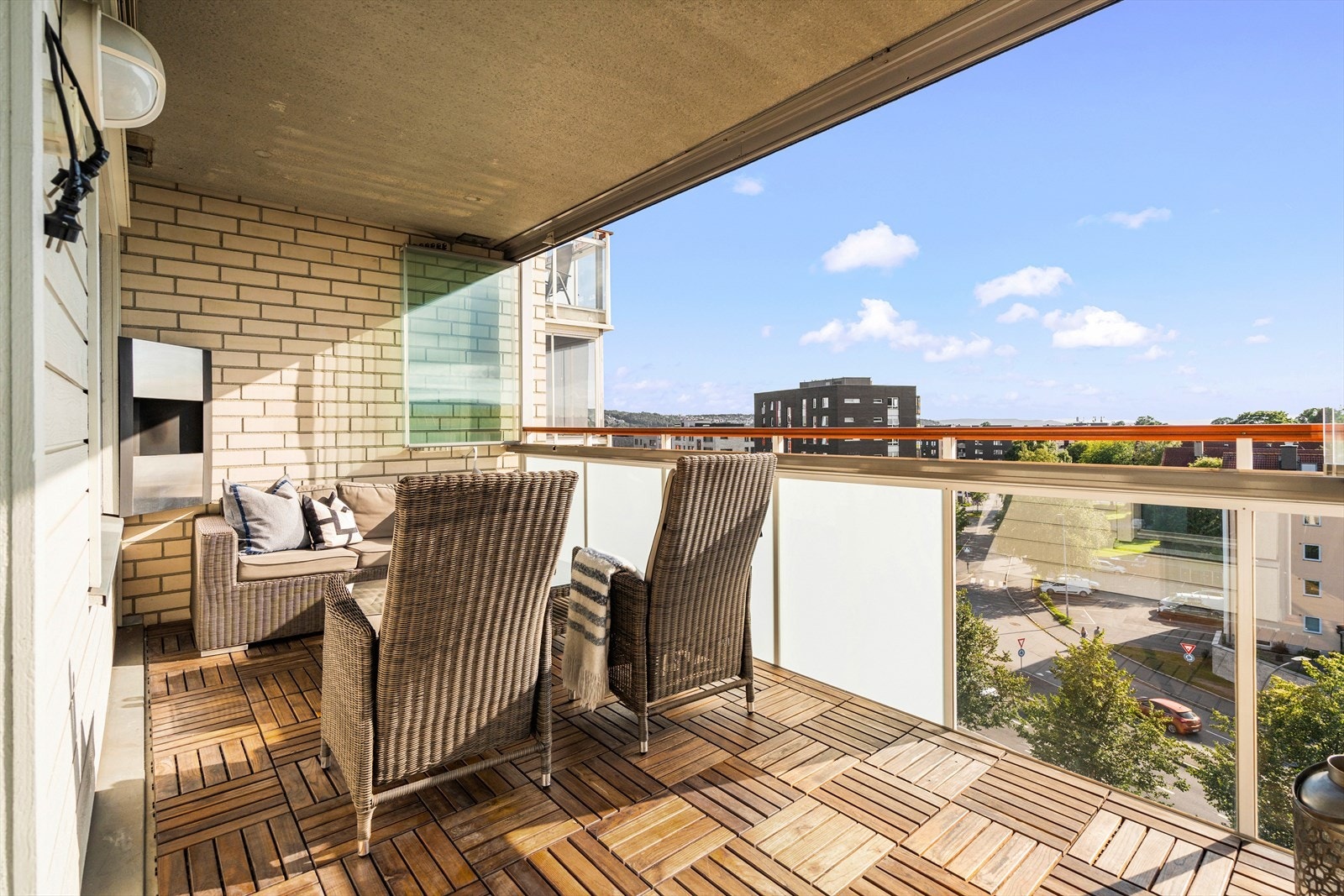 Her er det god plass til utemøblement og beplanting Galleribilde