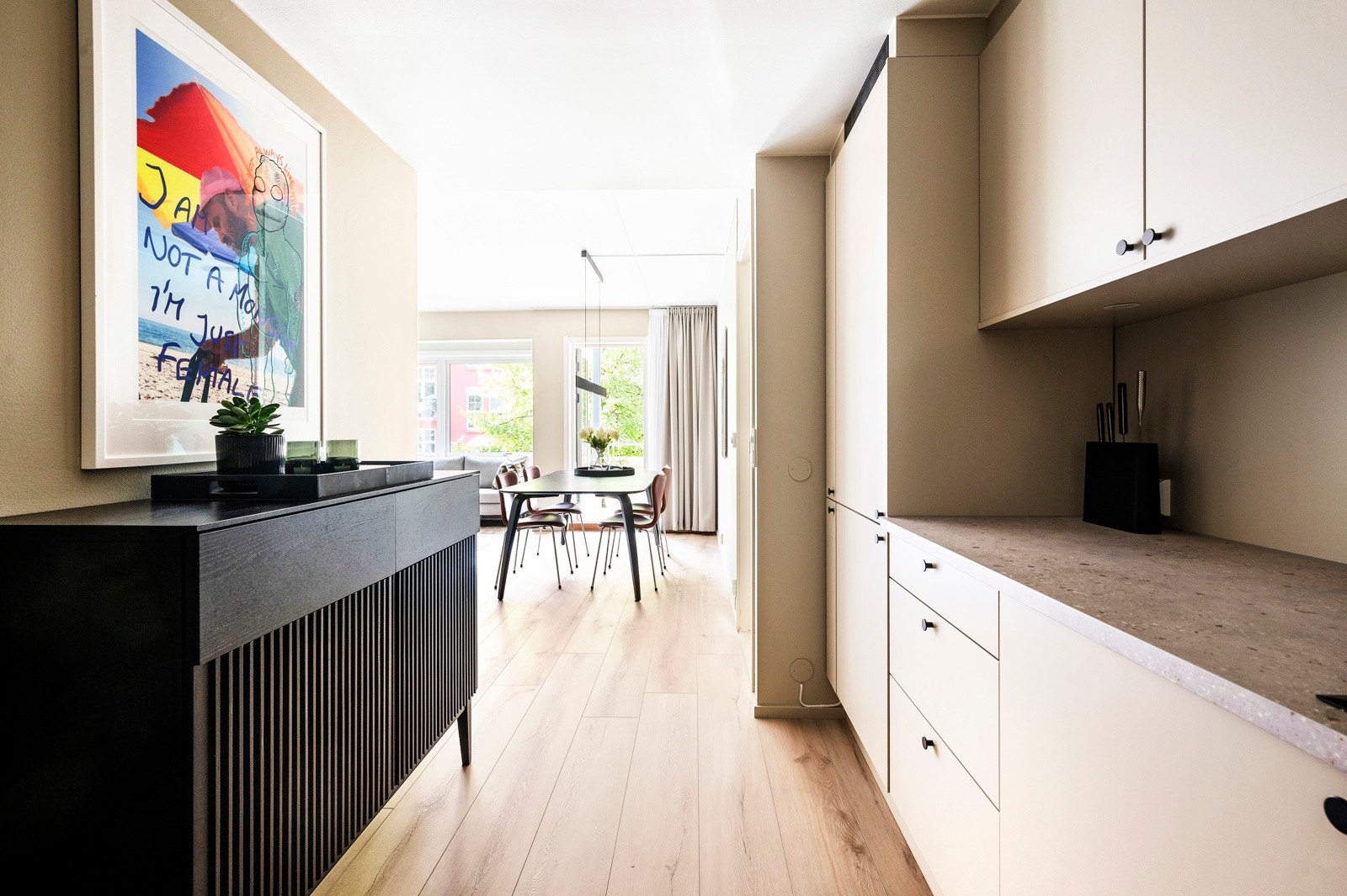 Nytt gjennomgående gulv i 2023. Galleribilde