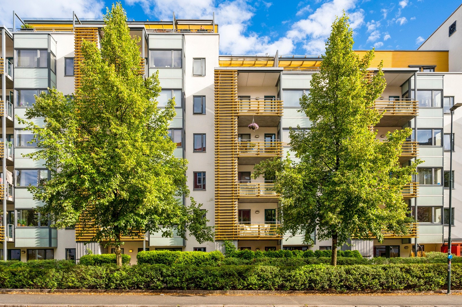 Sentral og svært attraktiv beliggenhet med umiddelbar nærhet til dagligvarehandel, et godt kollektivtilbud og idylliske parker. Galleribilde